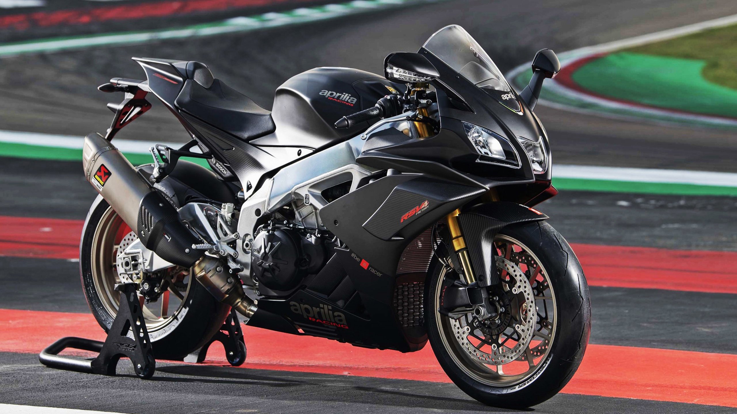 蓝色王朝陷落，维斯塔潘红色狂飙终结雷诺神话