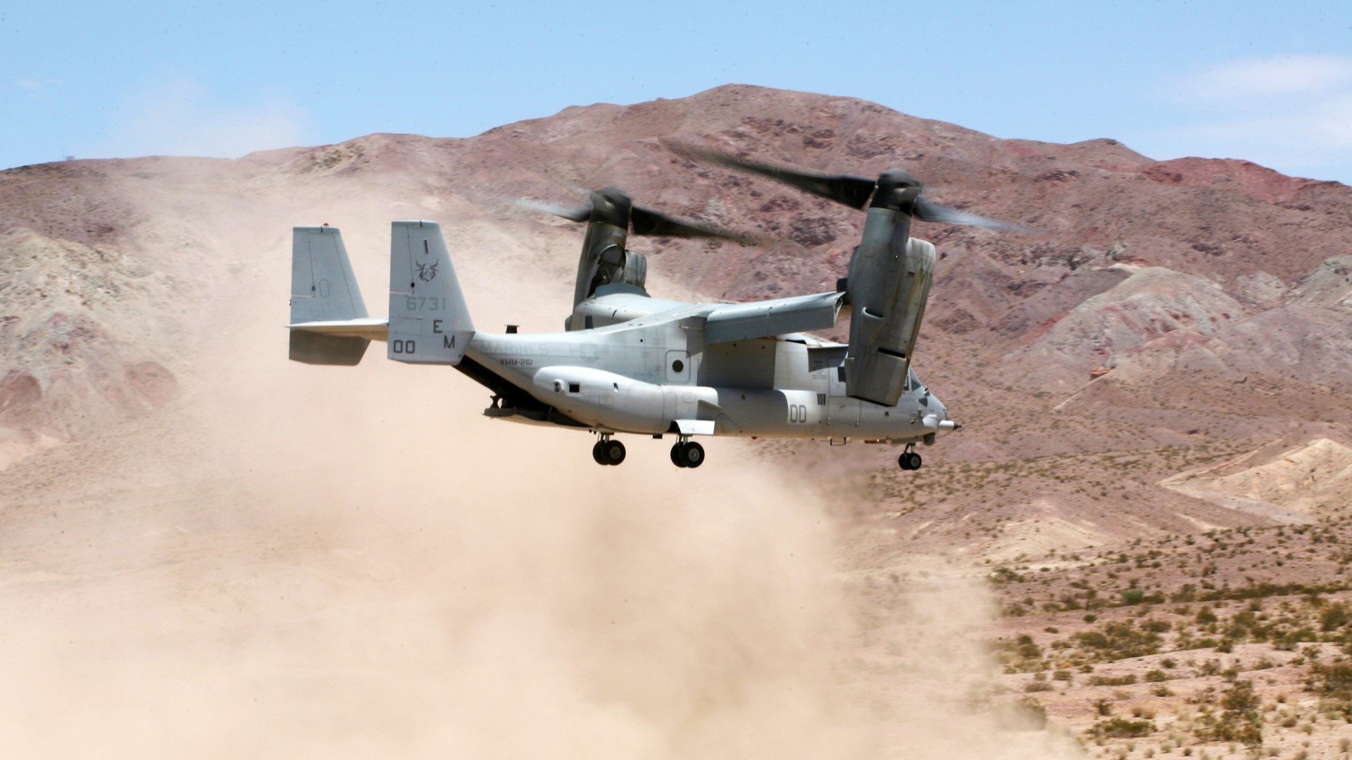 刀锋超车与战略迷雾,维斯塔潘关键一搏助阿斯顿马丁逆袭哈斯